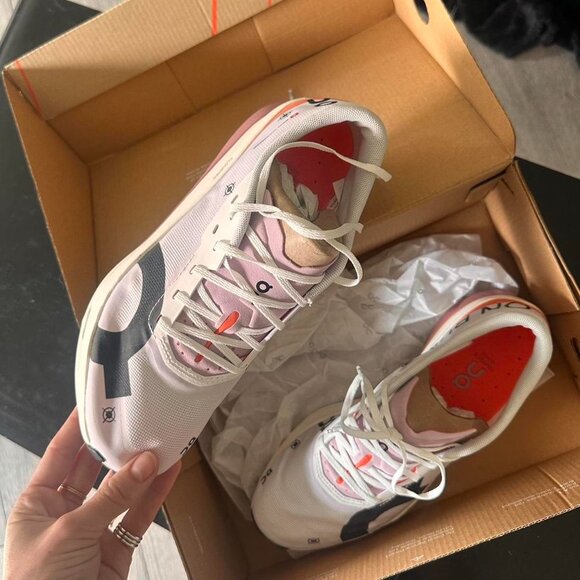 On Running Women's Trainers - Picture 3 of 7